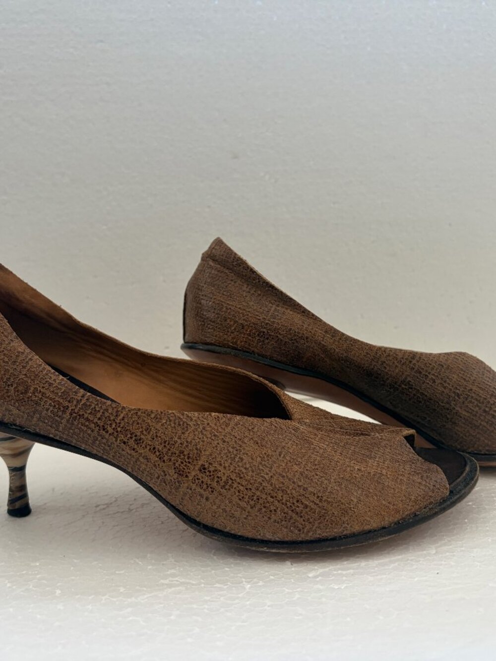 CYDWOQ Peep-Toe Kitten Heels; Brown Leather; size EU 38.5 (US 8); Handmade in US